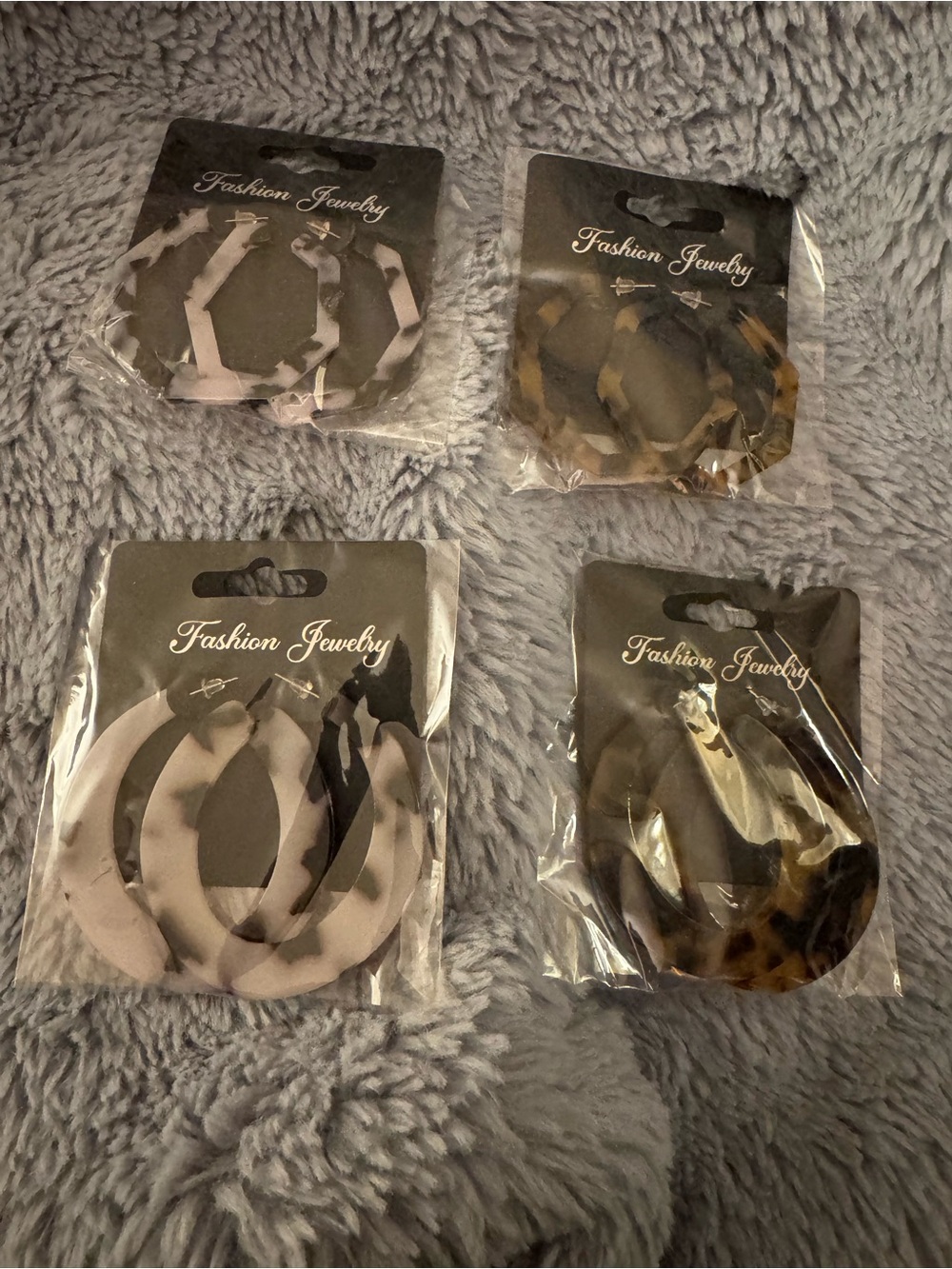 New mixed Lot of 4 fashion jewelry pierced earrings- hoops